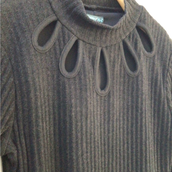 Black dress - Picture 6 of 6